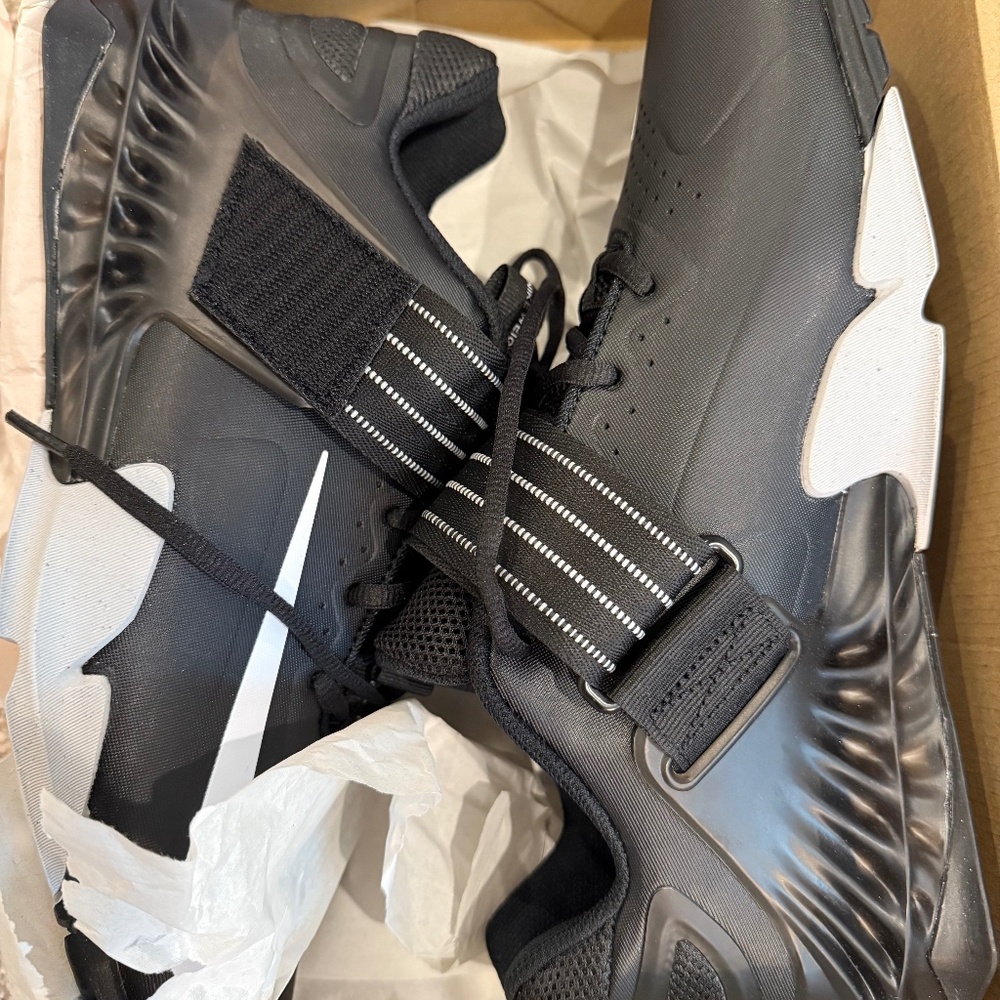 Nike Savaleos Black/White 10.5